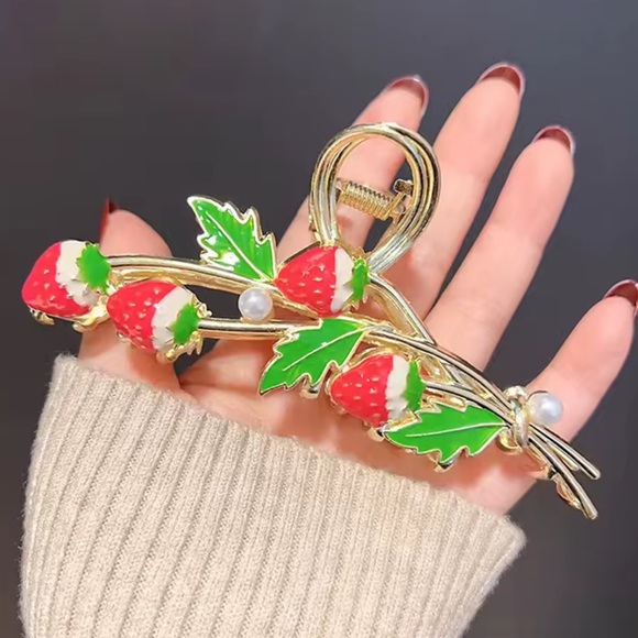 Anthropologie Accessories - Strawberry Gold Hair Claw
i